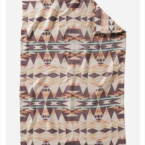 Pendleton COTTON JACQUARD WOVEN THROW 50X70; CRESCENT BUTTE